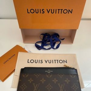Louis Vuitton • Slim Purse